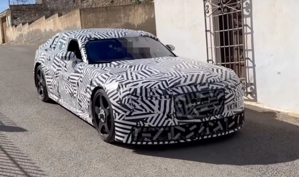 Новый Jaguar Type 00: первые фото с дорожных тестов