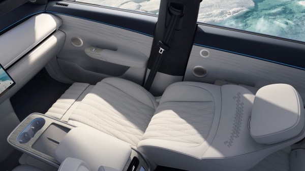 Представлен салон нового китайского кроссовера для России