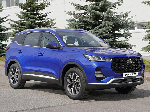 Склады завода Xcite забиты тысячами автомобилей: фото Склады завода Xcite забиты тысячами автомобилей: фото