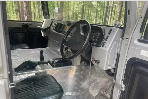 В Чите продают супервнедорожник в стиле «Хаммер» В Чите продают супервнедорожник в стиле «Хаммер»