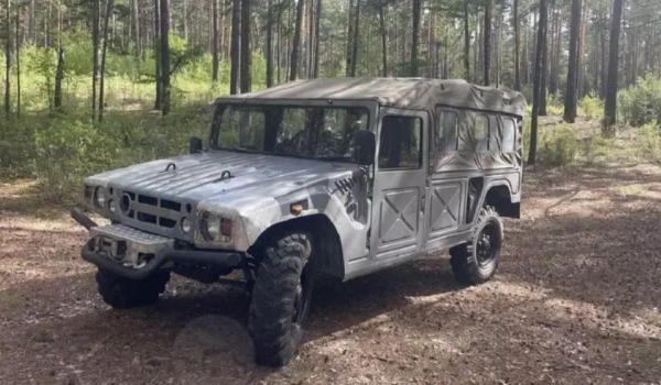 В Чите продают супервнедорожник в стиле «Хаммер» В Чите продают супервнедорожник в стиле «Хаммер»