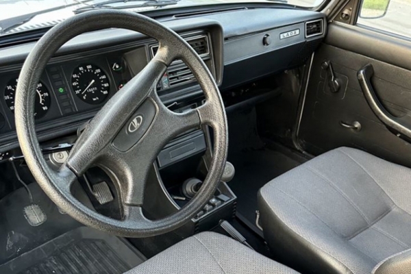 В России начались продажи почти нового ВАЗ-2107: цена удивит