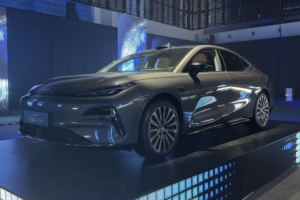 Представлен большой гибридный седан Geely Galaxy Starshine 8 EM Представлен большой гибридный седан Geely Galaxy Starshine 8 EM