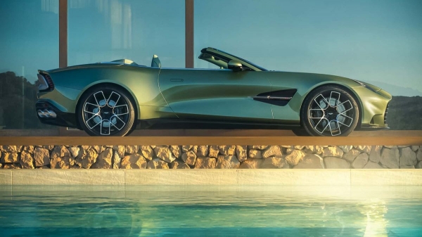 Открытый Aston Martin Vanquish Volante стал самым быстрым в своем классе Открытый Aston Martin Vanquish Volante стал самым быстрым в своем классе