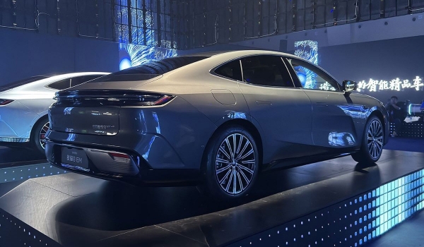 Представлен большой гибридный седан Geely Galaxy Starshine 8 EM Представлен большой гибридный седан Geely Galaxy Starshine 8 EM
