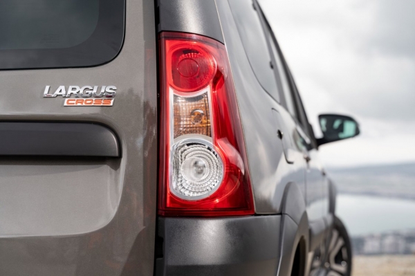 Дилеры LADA начали продавать новые версии «Ларгуса» Дилеры LADA начали продавать новые версии «Ларгуса»