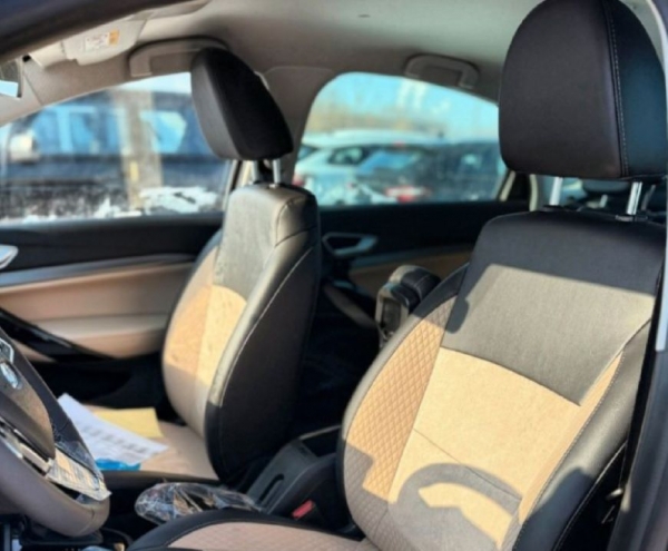 У дилеров появилась «Веста» с редким двухцветным салоном: авто сняли на фото У дилеров появилась «Веста» с редким двухцветным салоном: авто сняли на фото