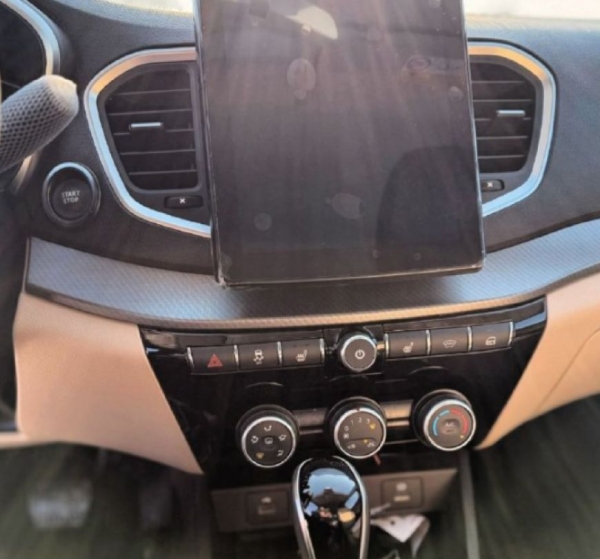 У дилеров появилась «Веста» с редким двухцветным салоном: авто сняли на фото У дилеров появилась «Веста» с редким двухцветным салоном: авто сняли на фото