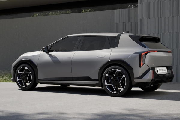 У Kia Cerato появилась альтернатива на батарейках У Kia Cerato появилась альтернатива на батарейках