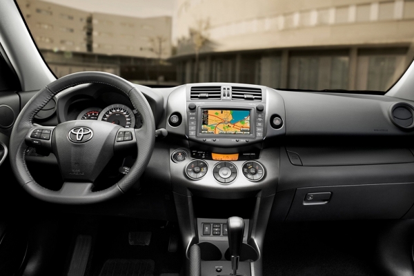 В Саратове продают Toyota RAV4 2010 года по цене топового Haval Jolion