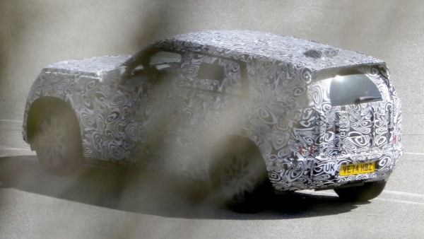 Маленький Land Rover Defender вышел на испытания