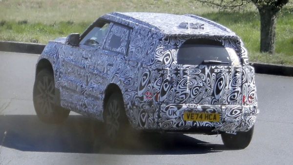 Маленький Land Rover Defender вышел на испытания