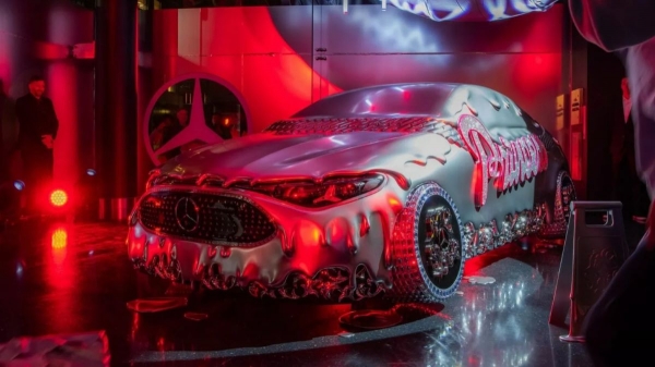 В Нью-Йорке показан «плавленый» арт-кар Mercedes-Benz CLA В Нью-Йорке показан «плавленый» арт-кар Mercedes-Benz CLA