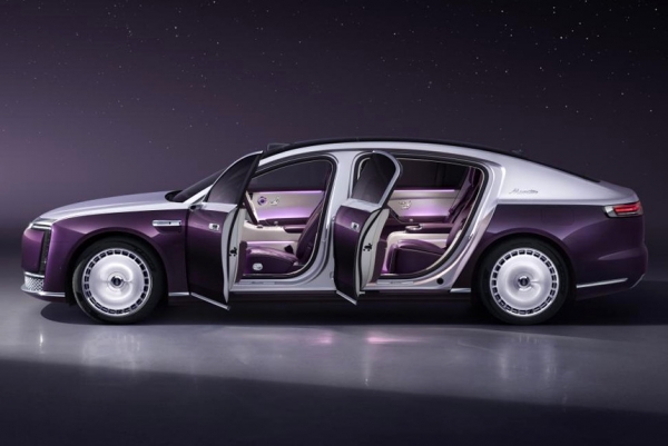 Huawei и JAC показали роскошный салон седана Maextro S800 Huawei и JAC показали роскошный салон седана Maextro S800