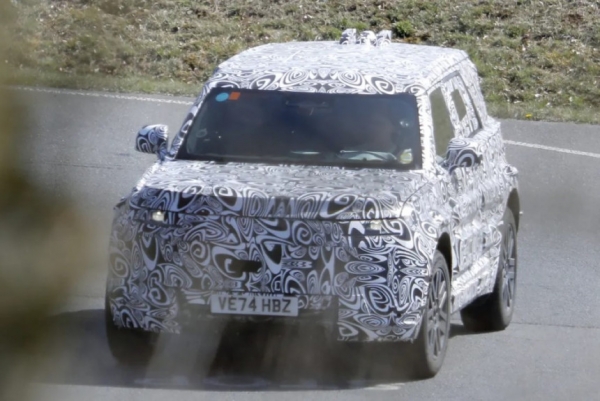 Маленький Land Rover Defender вышел на испытания