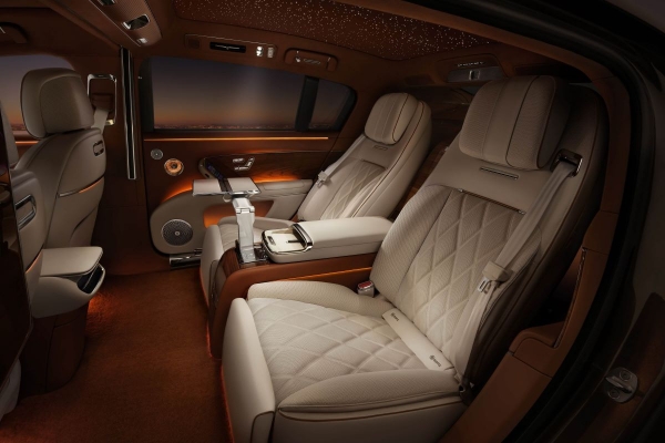 Huawei и JAC показали роскошный салон седана Maextro S800 Huawei и JAC показали роскошный салон седана Maextro S800