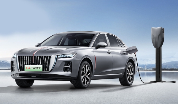 Hongqi H5: версия Black Edition в России и подзаряжаемый гибрид в Китае Hongqi H5: версия Black Edition в России и подзаряжаемый гибрид в Китае