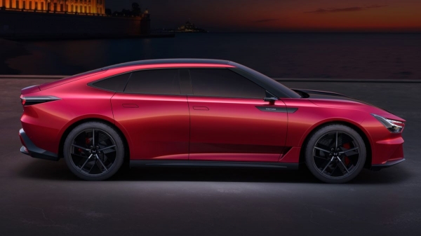 Лифтбек Honda GT представлен с двумя лицами Лифтбек Honda GT представлен с двумя лицами