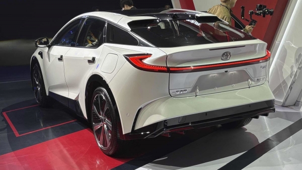 Купеобразный кроссовер Toyota bZ5: серийная версия