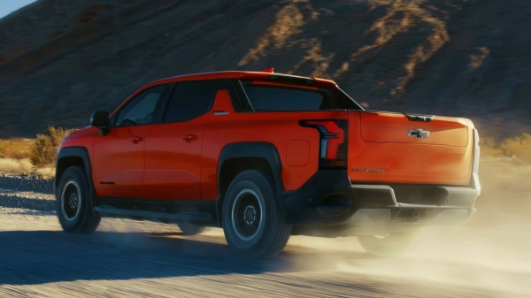 Пикап Chevrolet Silverado EV: внедорожная версия Trail Boss и другие обновки