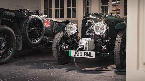 Уменьшенный Bentley Blower Jnr вышел на дороги общего пользования Уменьшенный Bentley Blower Jnr вышел на дороги общего пользования