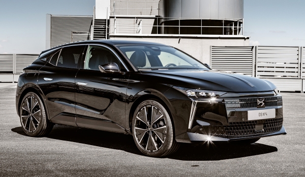 Хэтчбек DS N°4: обновление, смена индекса и электрическая версия Хэтчбек DS N°4: обновление, смена индекса и электрическая версия