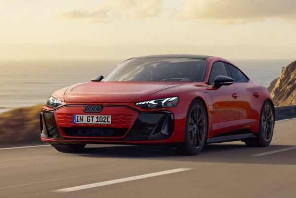 Обновленный седан Audi e-tron GT: базовая версия