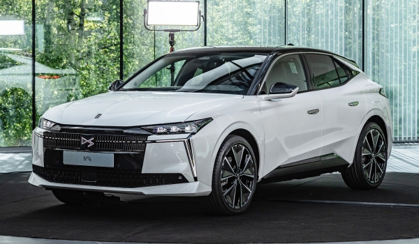 Хэтчбек DS N°4: обновление, смена индекса и электрическая версия Хэтчбек DS N°4: обновление, смена индекса и электрическая версия