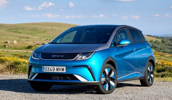 Дайджест дня: японская Corolla Cross, BYD против Теслы и другие события индустрии Дайджест дня: японская Corolla Cross, BYD против Теслы и другие события индустрии