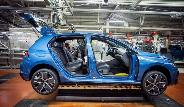 Дайджест дня: Fiat 500 с ДВС, несостоявшаяся «пятерка» BMW и другие события индустрии Дайджест дня: Fiat 500 с ДВС, несостоявшаяся «пятерка» BMW и другие события индустрии