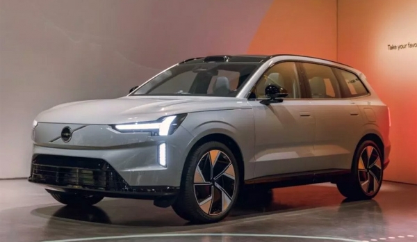 Дайджест дня: Tank 700 без обвеса, будущий Audi Q3 и другие события индустрии Дайджест дня: Tank 700 без обвеса, будущий Audi Q3 и другие события индустрии