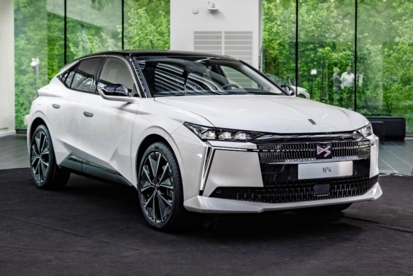 Хэтчбек DS N°4: обновление, смена индекса и электрическая версия Хэтчбек DS N°4: обновление, смена индекса и электрическая версия