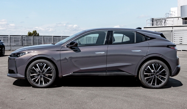 Хэтчбек DS N°4: обновление, смена индекса и электрическая версия Хэтчбек DS N°4: обновление, смена индекса и электрическая версия