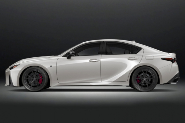Lexus IS 500 Ultimate: кульминация суперседана с атмосферным V8