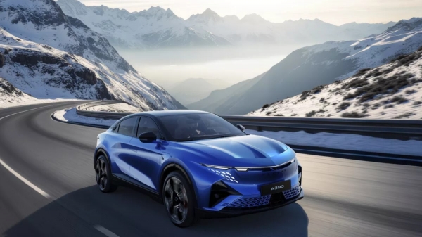 Представлен трехмоторный кроссовер Alpine A390