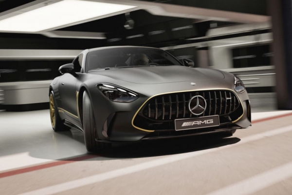 Спецверсия купе Mercedes-AMG GT сделана в честь команды из фильма F1 Спецверсия купе Mercedes-AMG GT сделана в честь команды из фильма F1