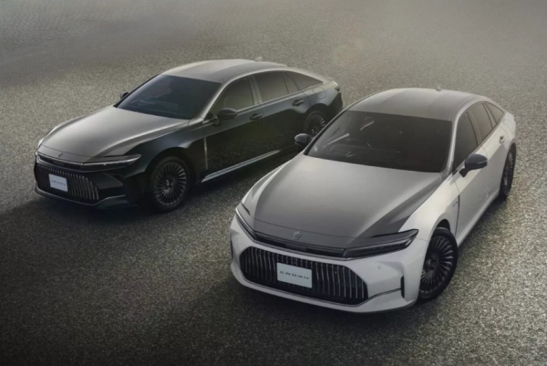 Седан Toyota Crown обрел роскошные юбилейные версии Седан Toyota Crown обрел роскошные юбилейные версии