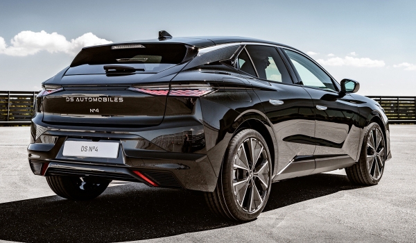 Хэтчбек DS N°4: обновление, смена индекса и электрическая версия Хэтчбек DS N°4: обновление, смена индекса и электрическая версия