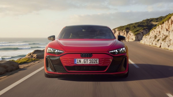 Обновленный седан Audi e-tron GT: базовая версия