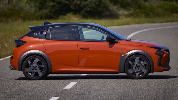 Представлен серийный хот-хэтч Lancia Ypsilon HF Представлен серийный хот-хэтч Lancia Ypsilon HF