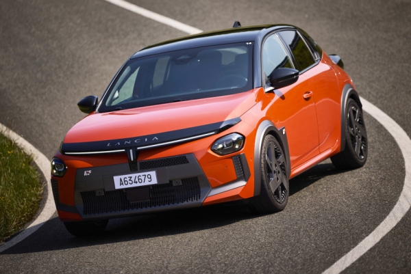 Представлен серийный хот-хэтч Lancia Ypsilon HF Представлен серийный хот-хэтч Lancia Ypsilon HF