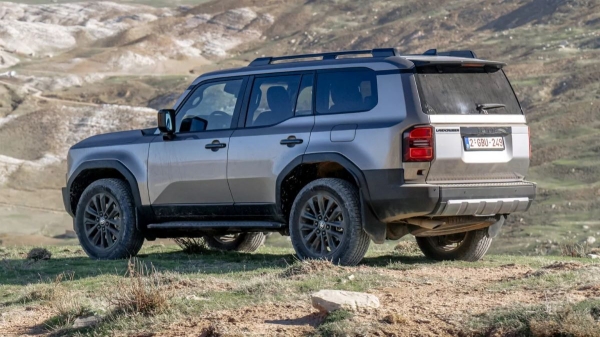 Toyota Land Cruiser для Европы: фургон и дизельный гибрид Toyota Land Cruiser для Европы: фургон и дизельный гибрид