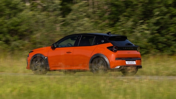 Представлен серийный хот-хэтч Lancia Ypsilon HF Представлен серийный хот-хэтч Lancia Ypsilon HF