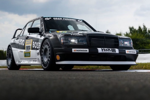 Рестомод HWA Evo превратился в марафонский гоночный болид