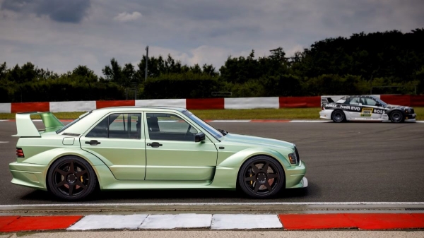 Рестомод HWA Evo превратился в марафонский гоночный болид