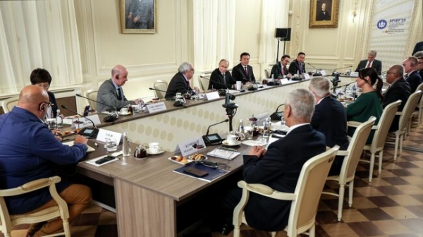 Встреча Путина с главами международных информагентств. Онлайн-репортаж Встреча Путина с главами международных информагентств. Онлайн-репортаж