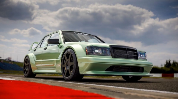 Рестомод HWA Evo превратился в марафонский гоночный болид