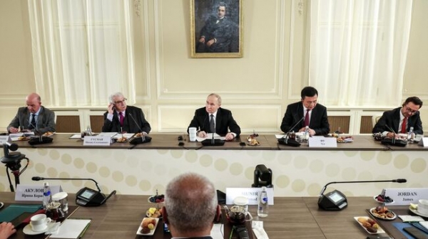 Встреча Путина с главами международных информагентств. Онлайн-репортаж Встреча Путина с главами международных информагентств. Онлайн-репортаж