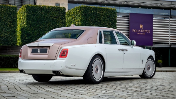 Rolls-Royce Phantom Dentelle примерил кружевной интерьер