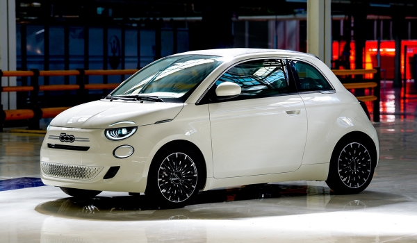 Новый Fiat 500 примерил ДВС вместо электромотора Новый Fiat 500 примерил ДВС вместо электромотора